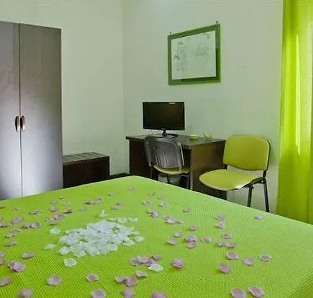 Difronte Ai Musei Vaticani