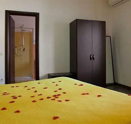 Difronte Ai Musei Vaticani 4*