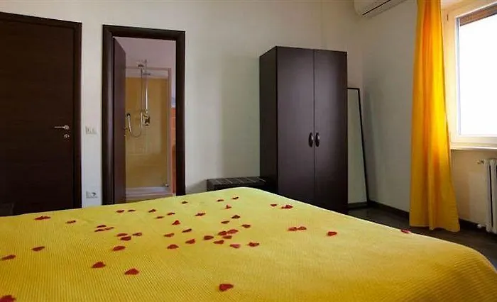 Difronte Ai Musei Vaticani 4*